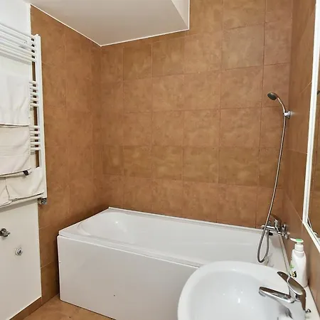 Heights Готель